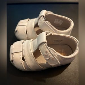 See Kai Run first walker shoe, size 5, white